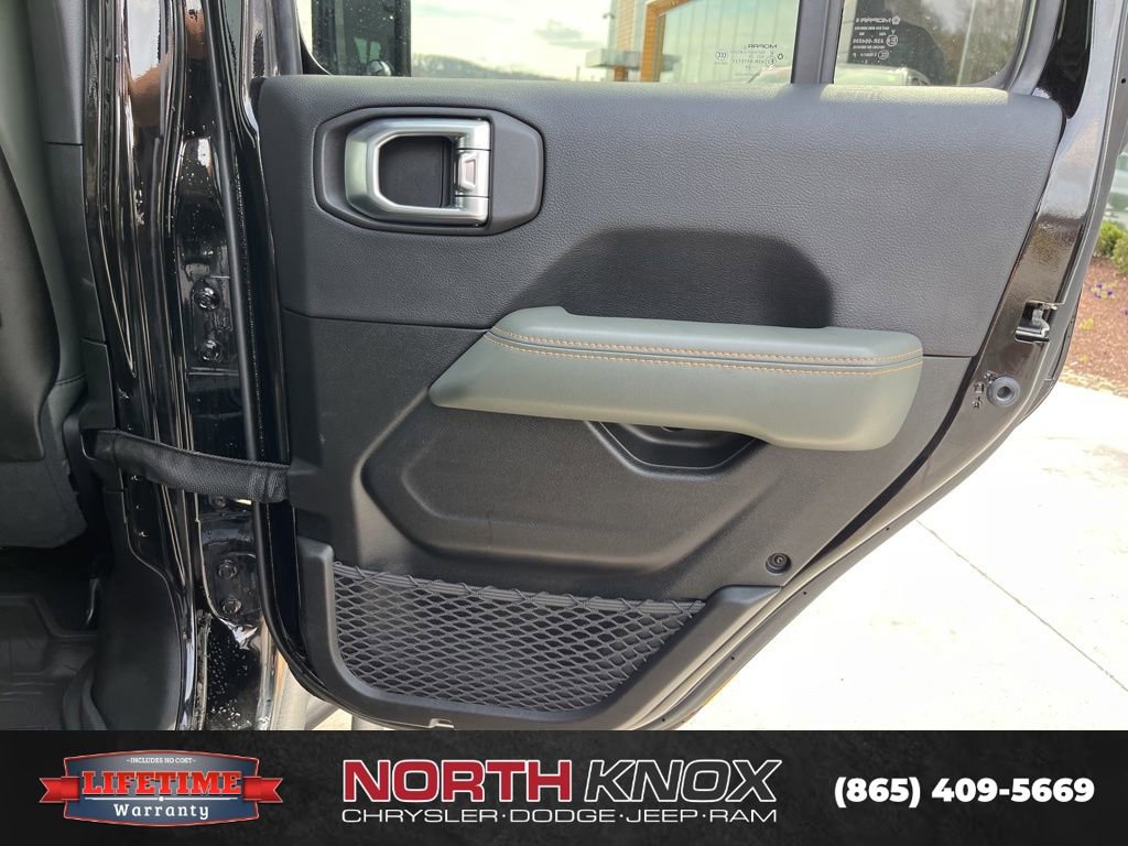 Used 2024 Jeep Gladiator Mojave w/ Convenience Group image 23