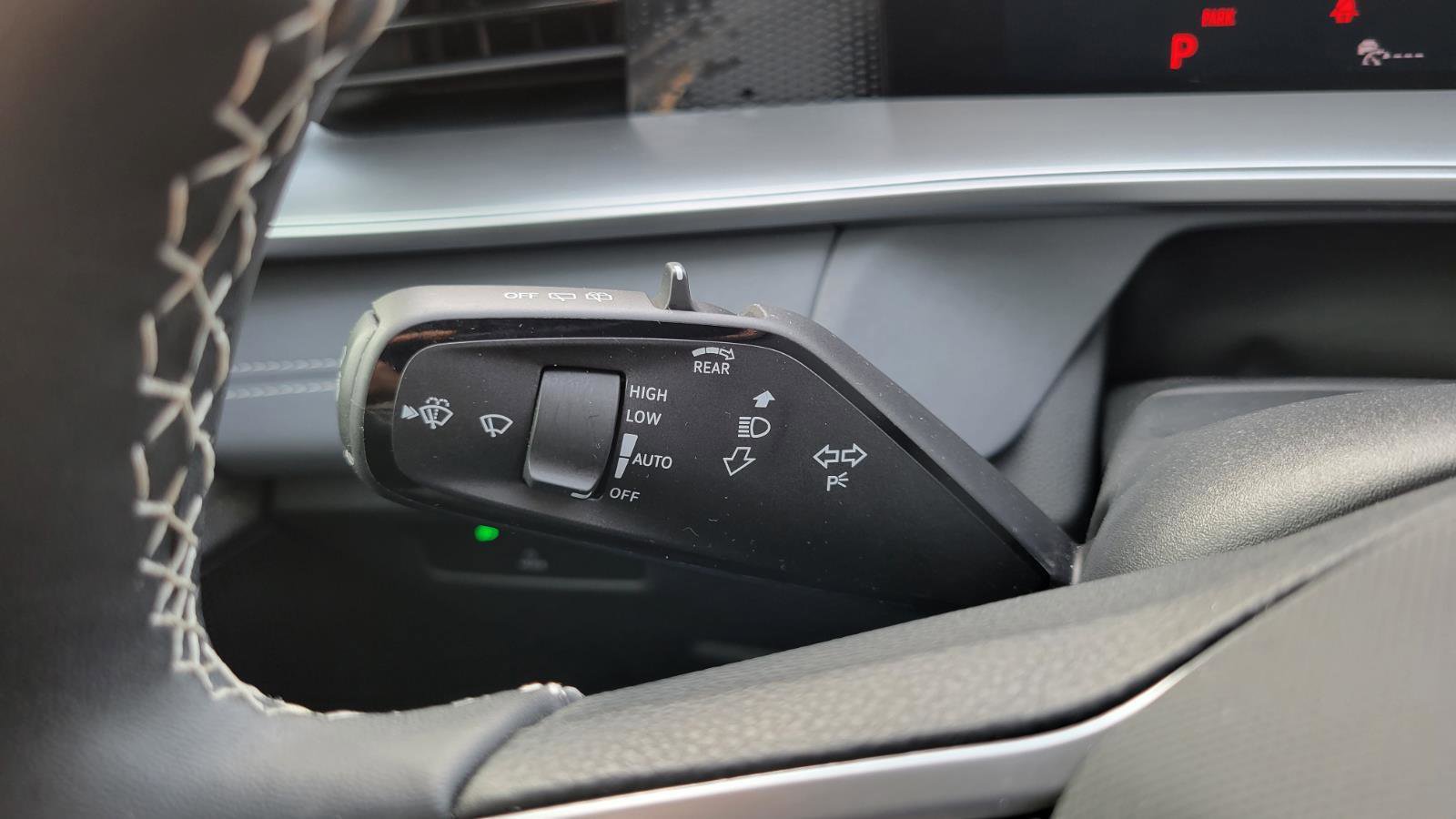 Used 2025 Volkswagen Tiguan SE image 27