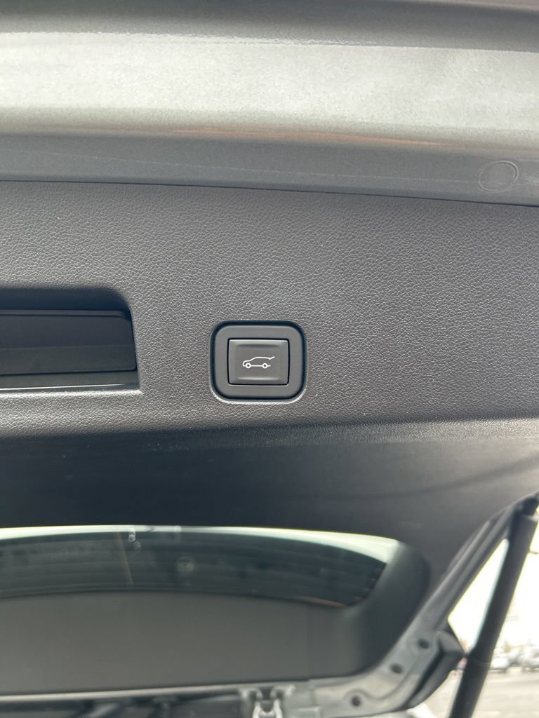 Used 2025 GMC Acadia Elevation FWD image 16