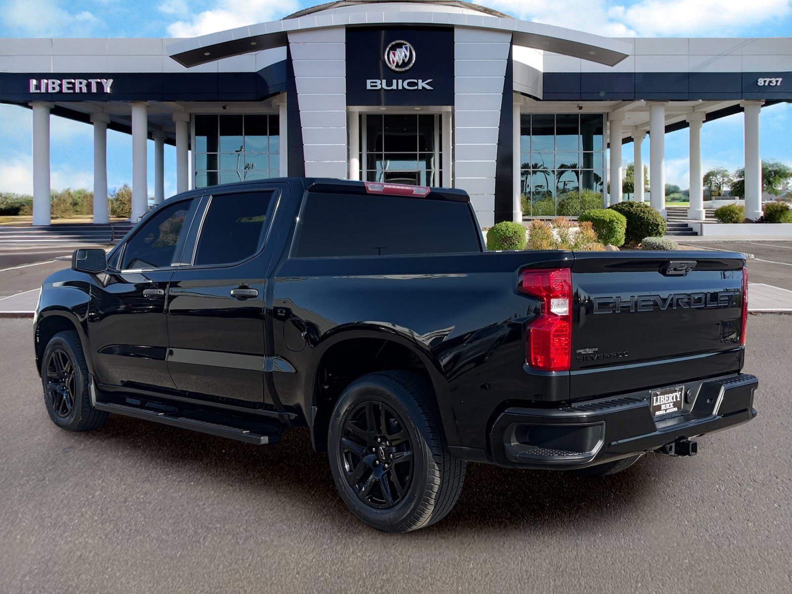 Used 2022 Chevrolet Silverado 1500 Custom w/ LPO, Dark Essentials Package RWD image 8