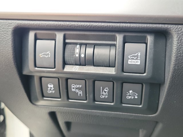 Used 2019 Subaru Outback 3.6R Limited AWD/4WD image 24