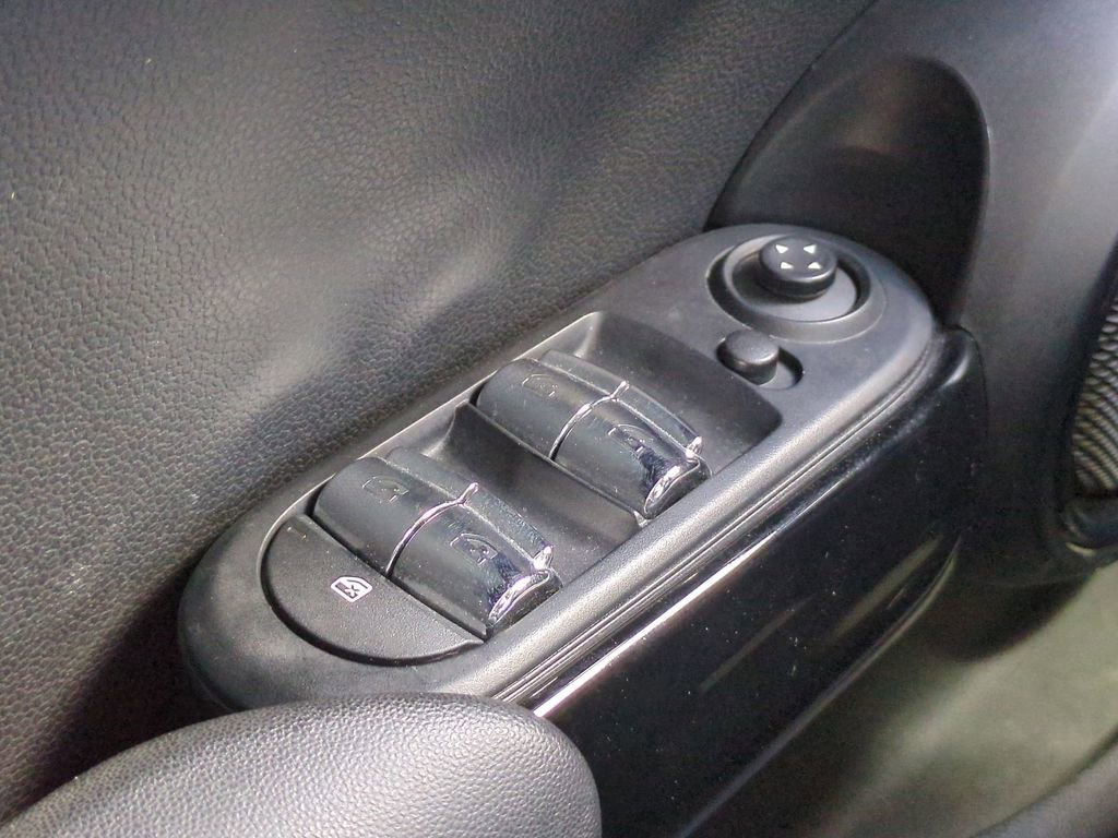 Used 2016 MINI Cooper S image 24