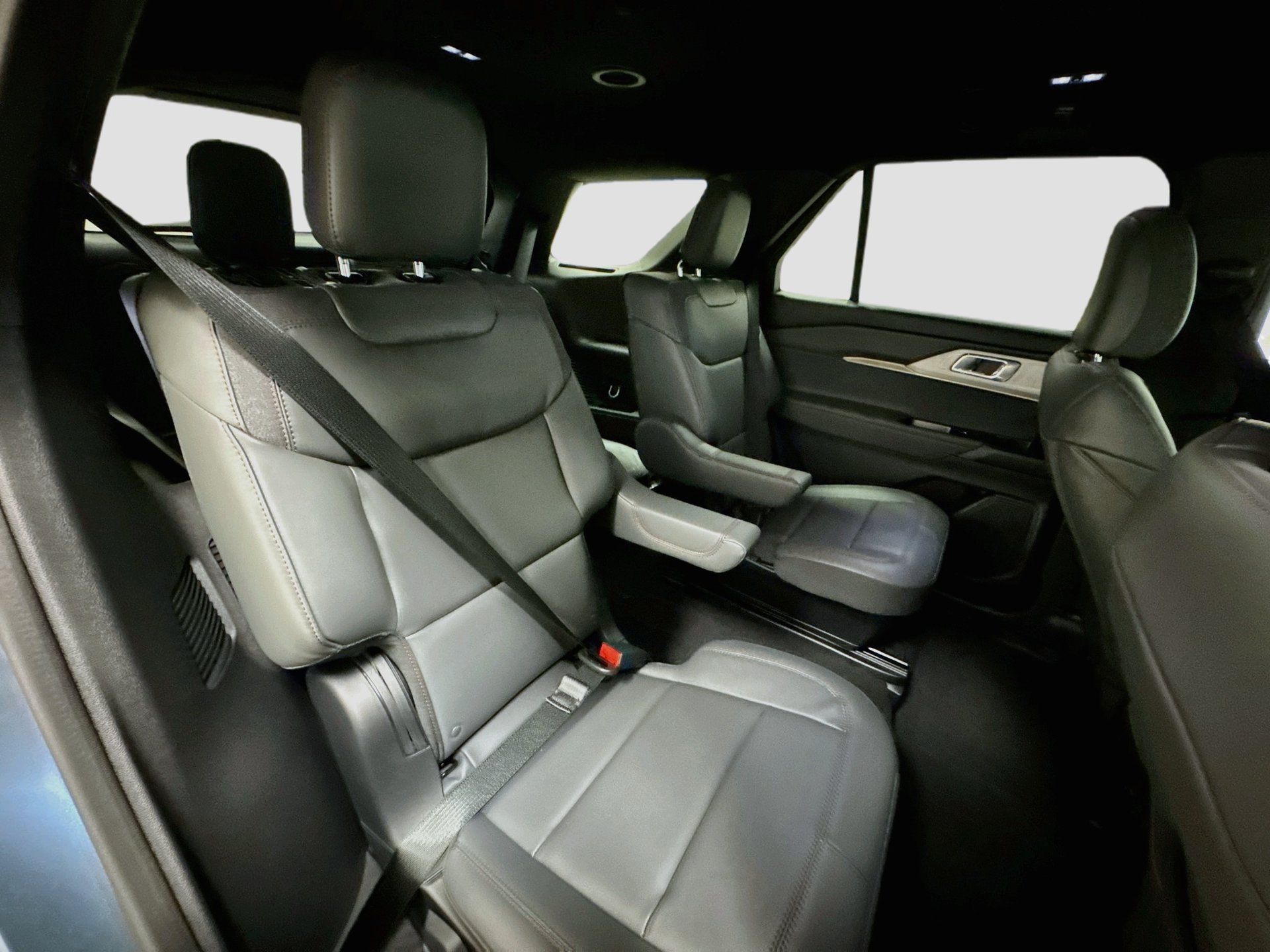 New 2027 Ford Explorer Active w/ Active Comfort Package RWD image 27