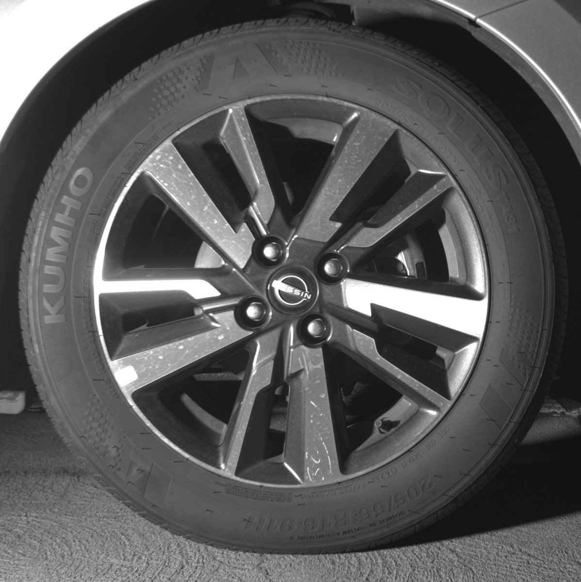 Used 2025 Nissan Versa SV image 13