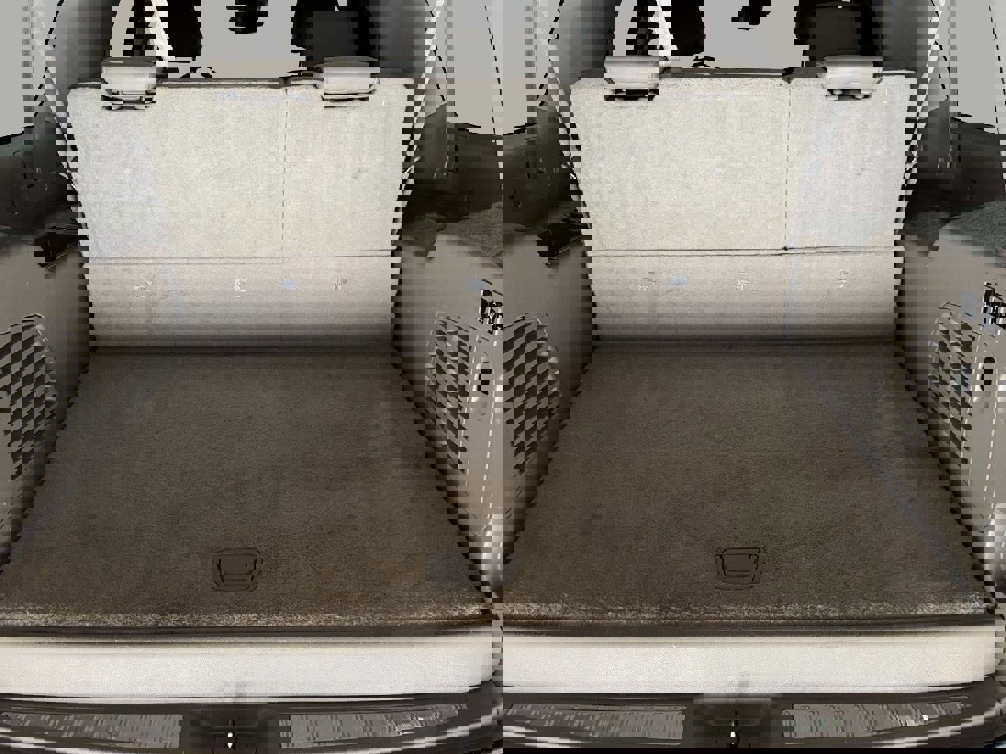 Used 2016 Chevrolet Suburban LTZ image 27