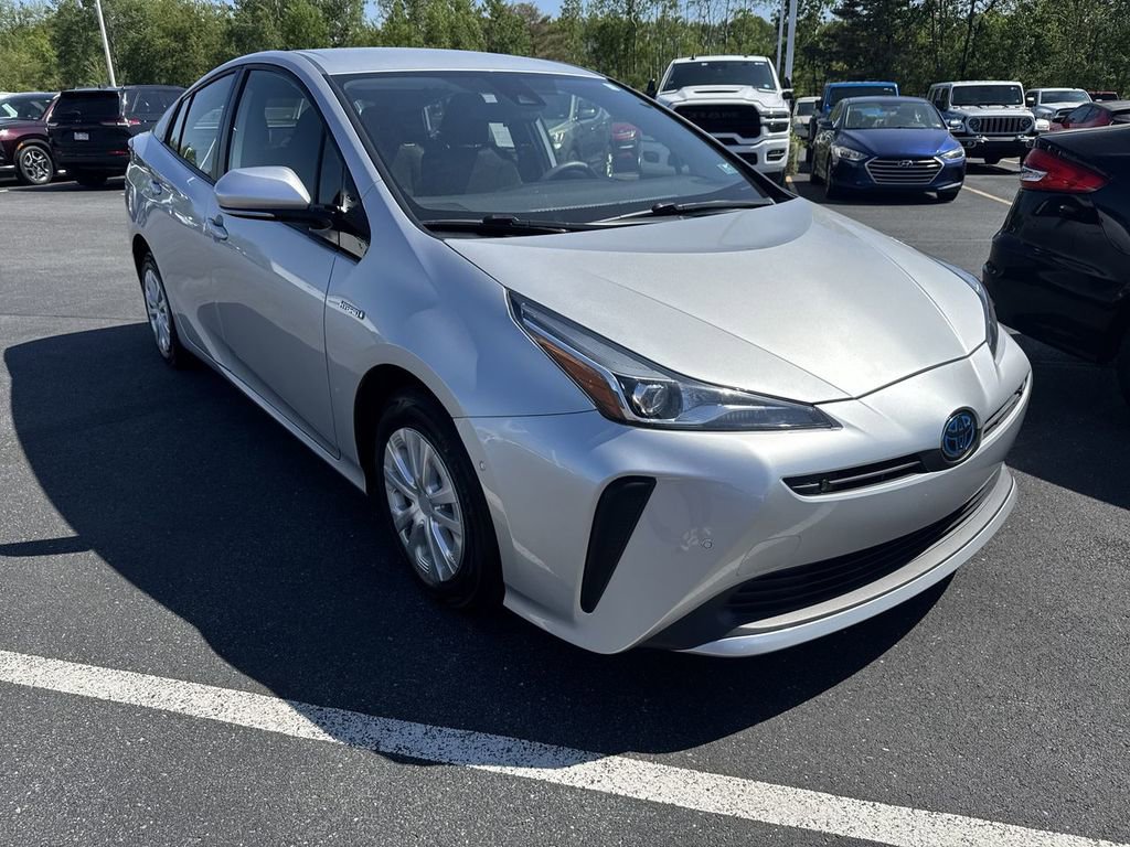 Used 2020 Toyota Prius LE FWD image 2