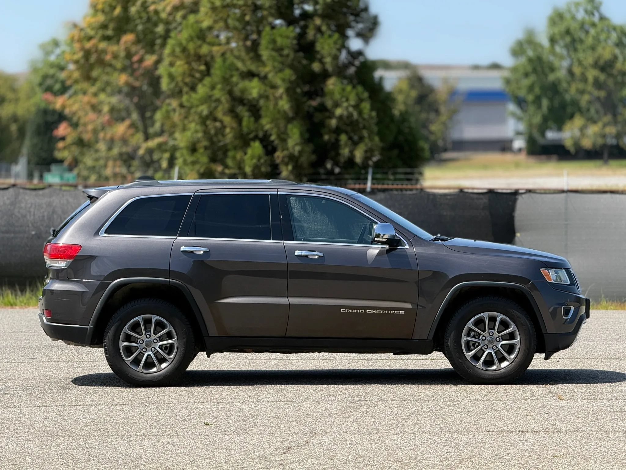 Used 2015 Jeep Grand Cherokee Limited AWD/4WD image 7