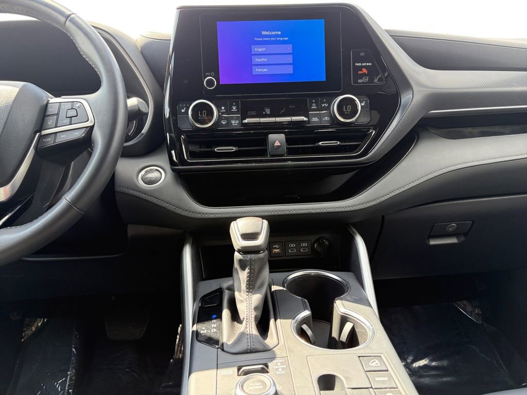 Used 2025 Toyota Highlander XSE AWD/4WD image 15