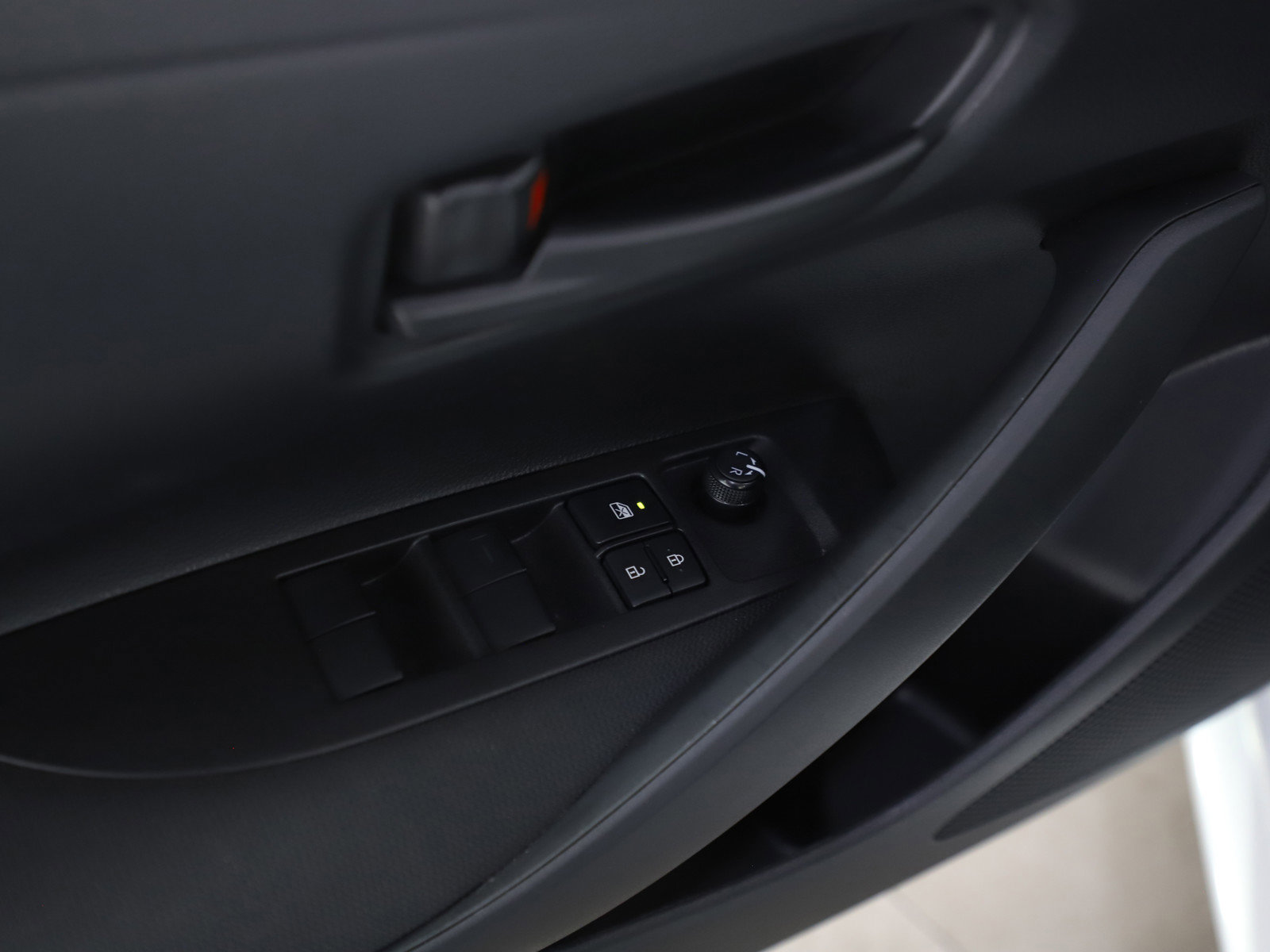 Used 2026 Toyota Corolla LE FWD image 18