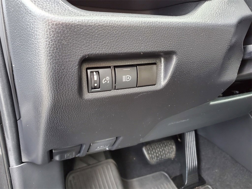 Used 2021 Toyota RAV4 XLE image 13