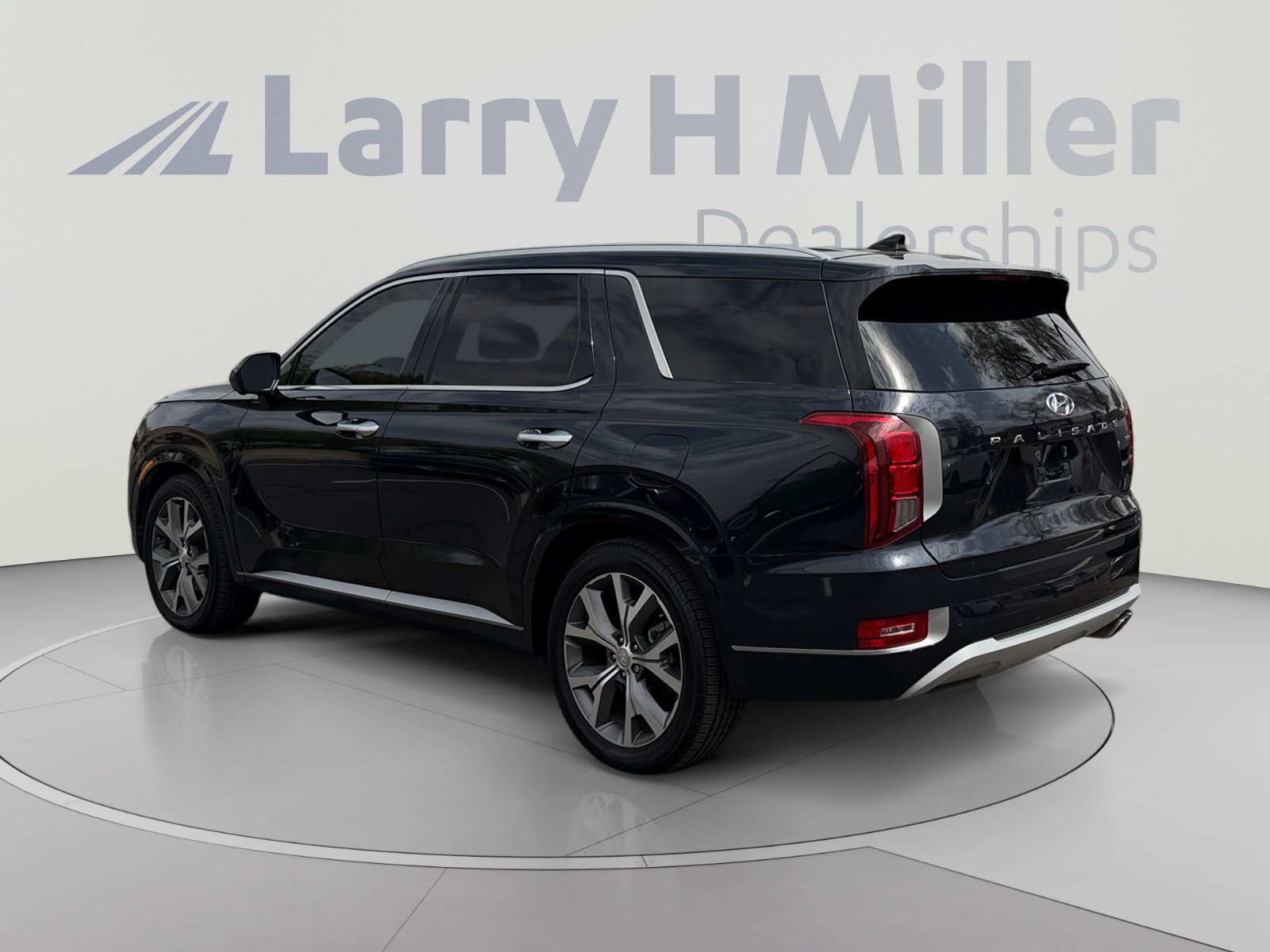 Used 2021 Hyundai Palisade Limited w/ Cargo Package AWD/4WD image 3