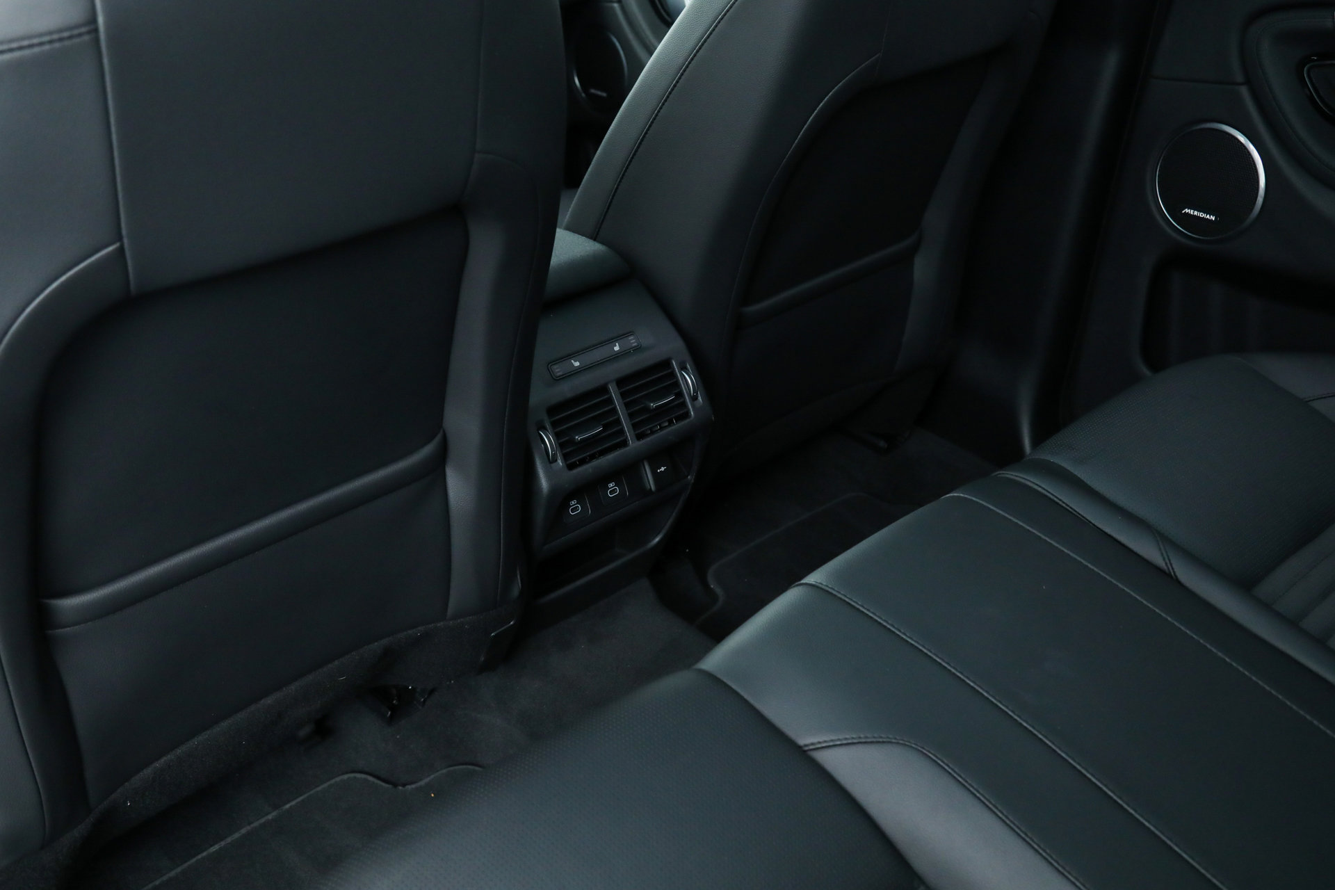 Used 2024 Land Rover Discovery Sport S image 33