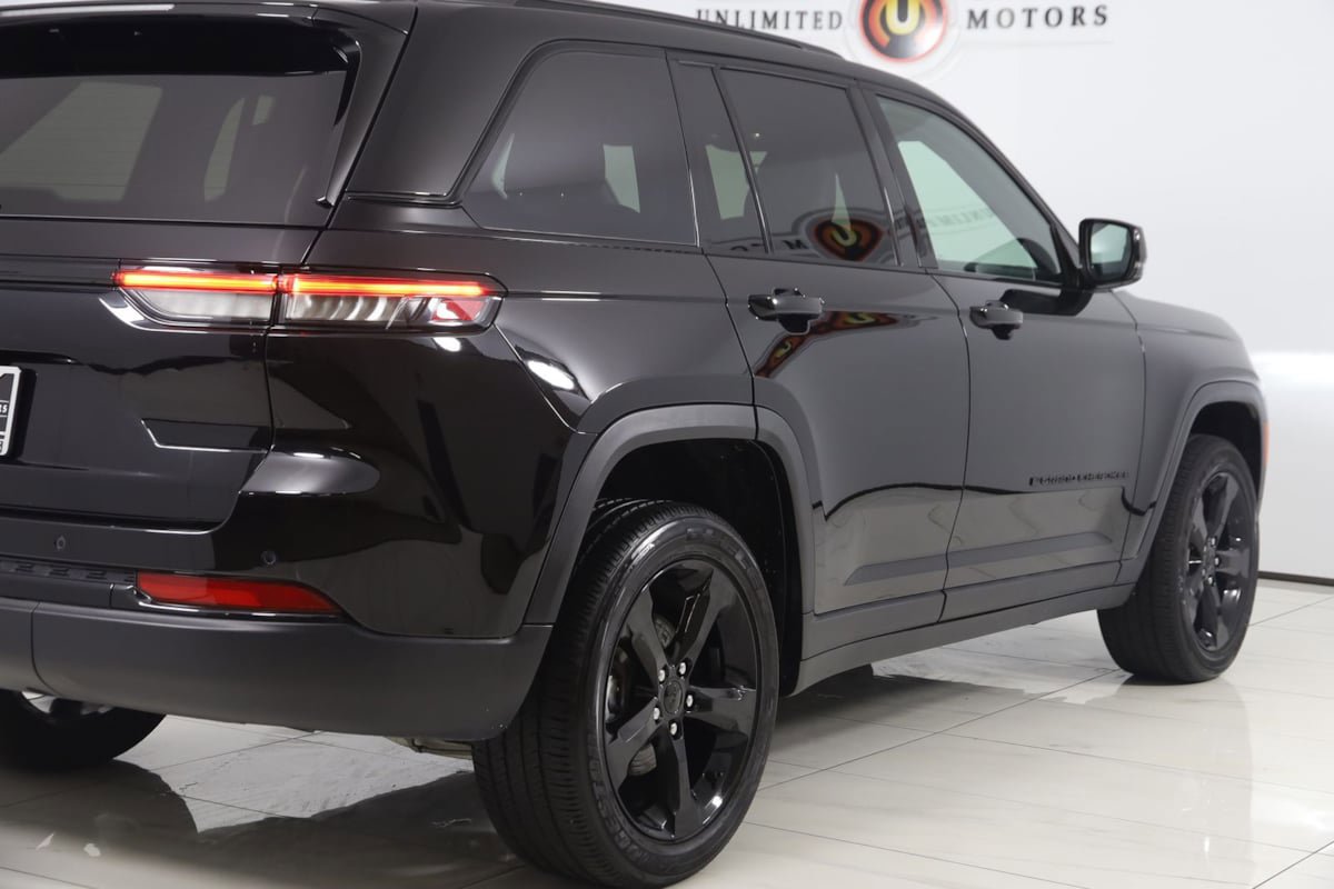 Used 2024 Jeep Grand Cherokee Altitude AWD/4WD image 43