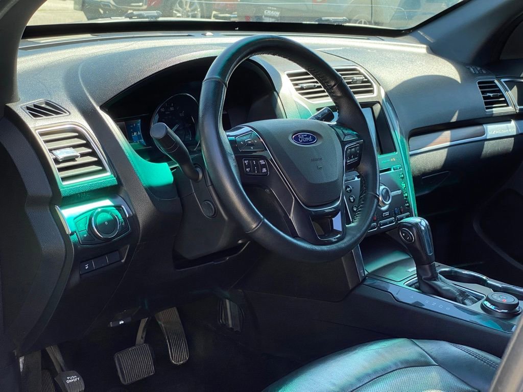 Used 2018 Ford Explorer Limited w/ Equipment Group 301A AWD/4WD image 7