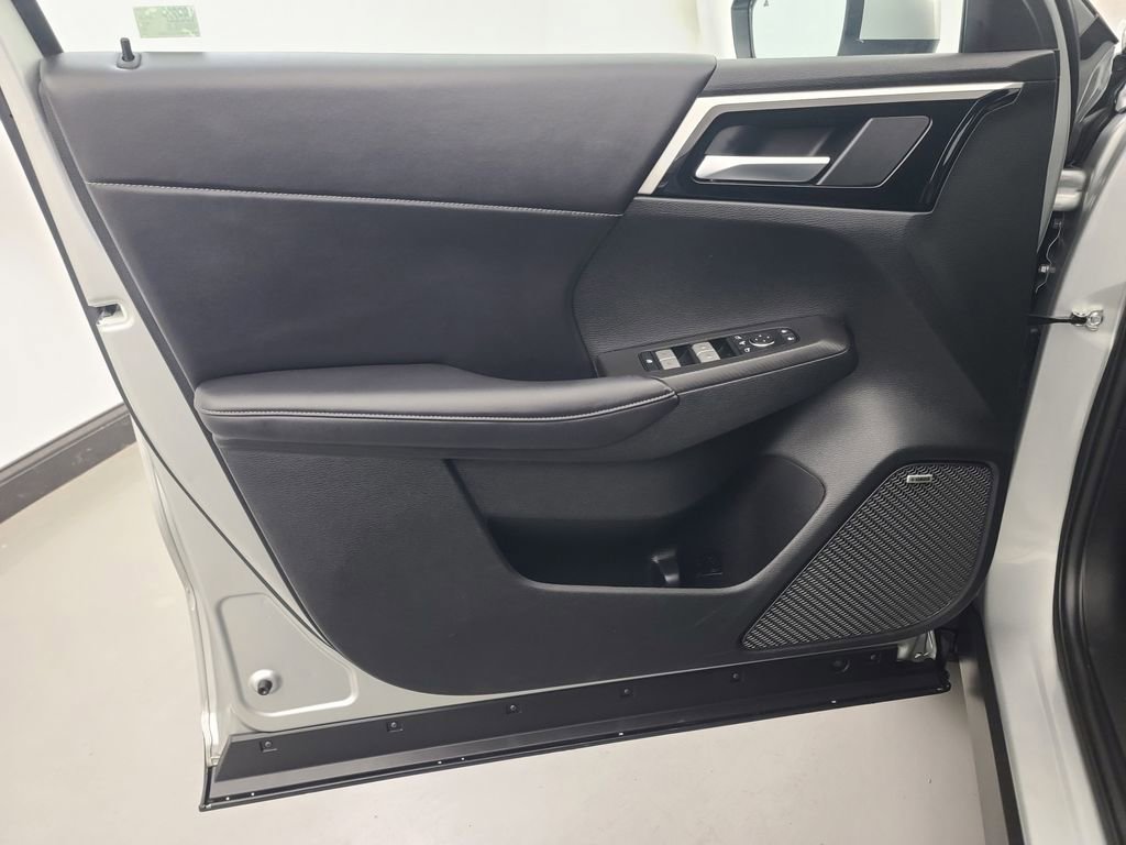 Used 2025 Mitsubishi Outlander SE AWD/4WD image 24