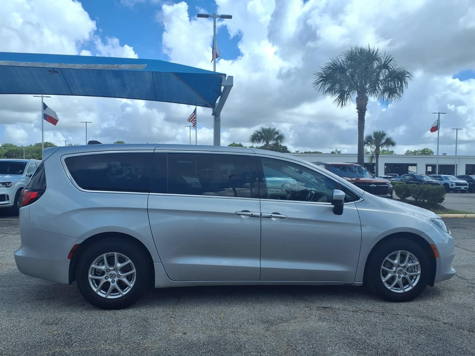 Used 2023 Chrysler Voyager LX FWD image 22