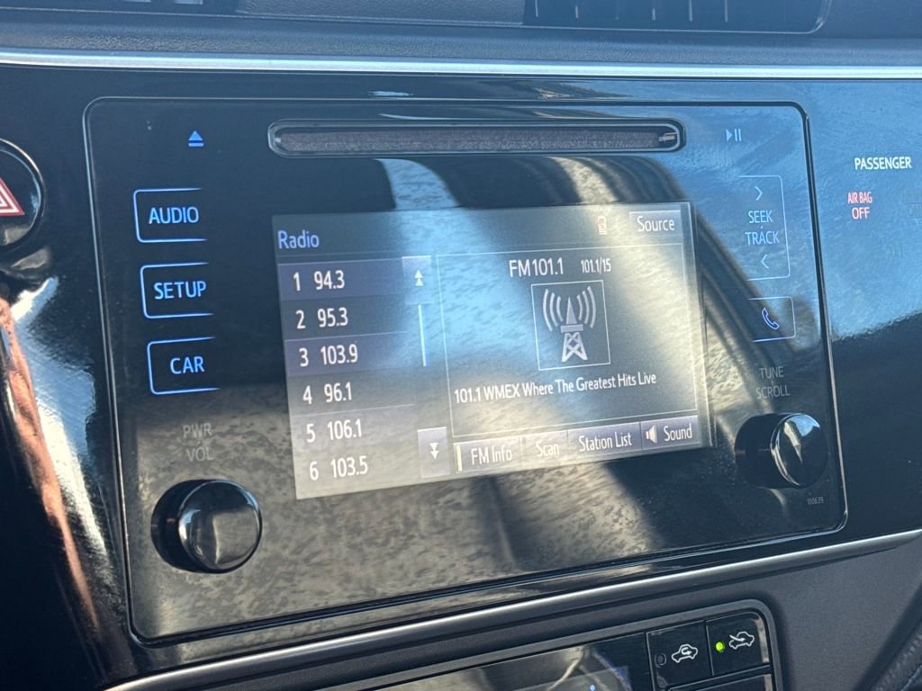 Used 2017 Toyota Corolla SE w/ Carpet Mat Package (TMS) image 22