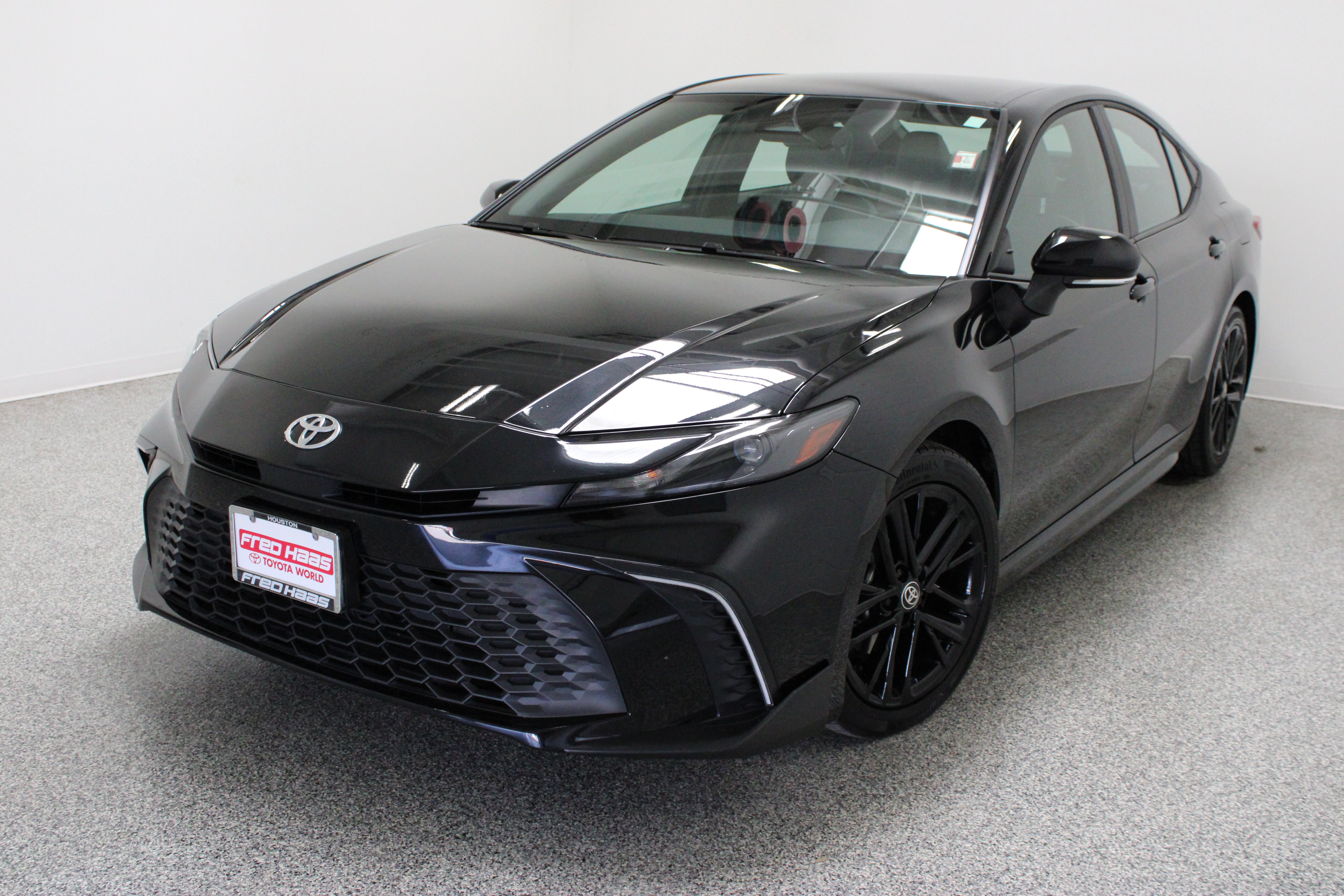 Used 2026 Toyota Camry SE w/ Convenience Package FWD image 2