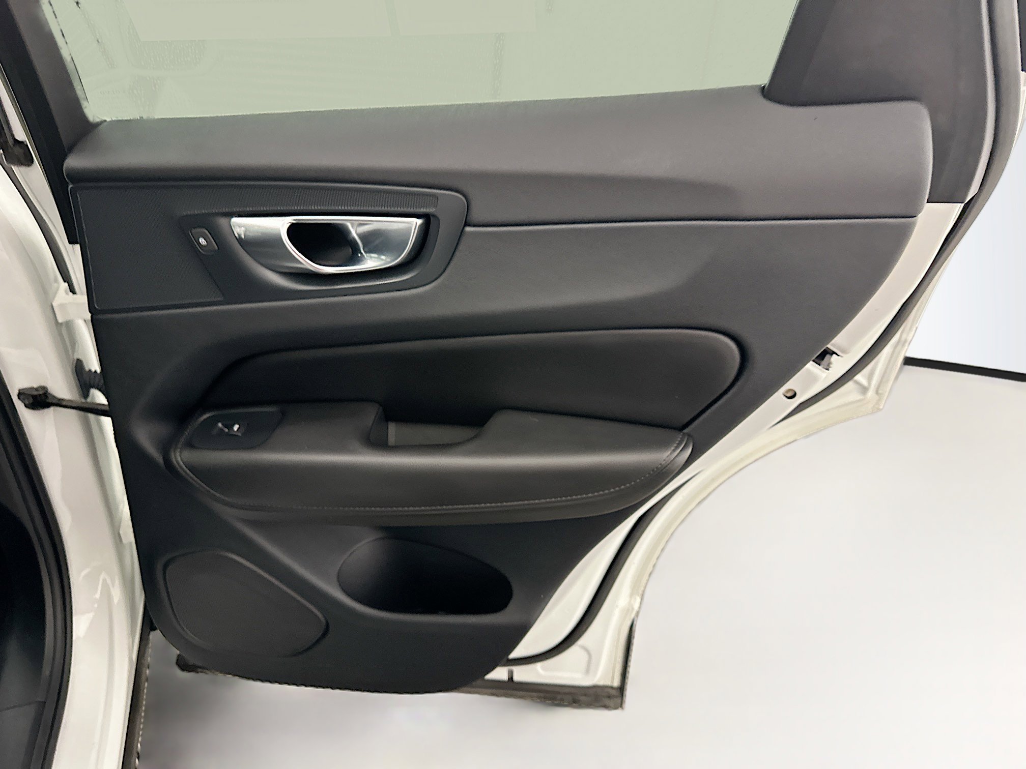 Used 2023 Volvo XC60 B5 Core image 33