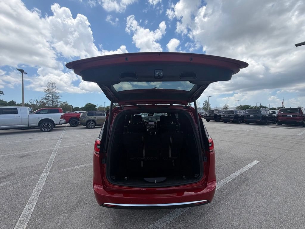 New 2027 Chrysler Pacifica Select w/ Family Tech Group FWD image 37