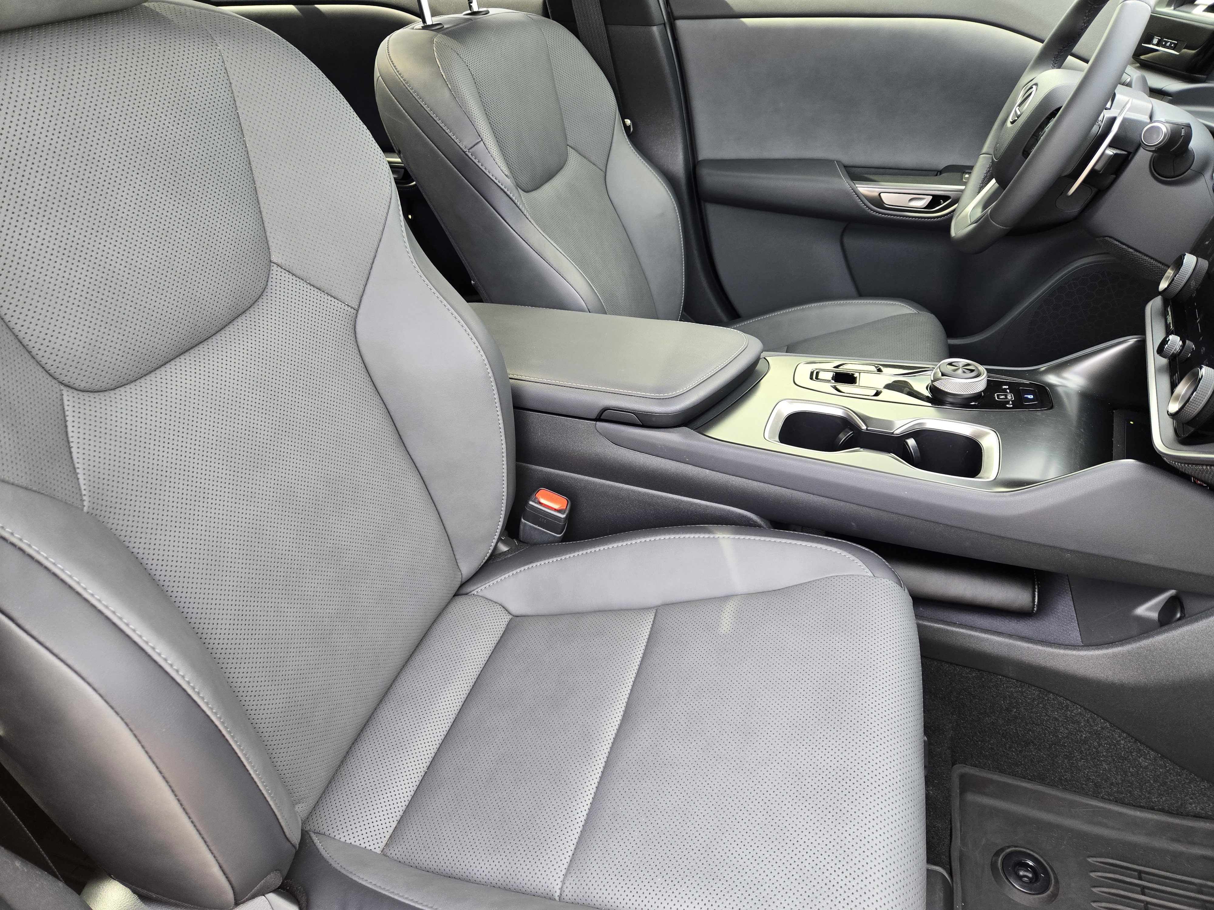 Used 2023 Lexus RZ 450e Premium w/ Technology Package image 22