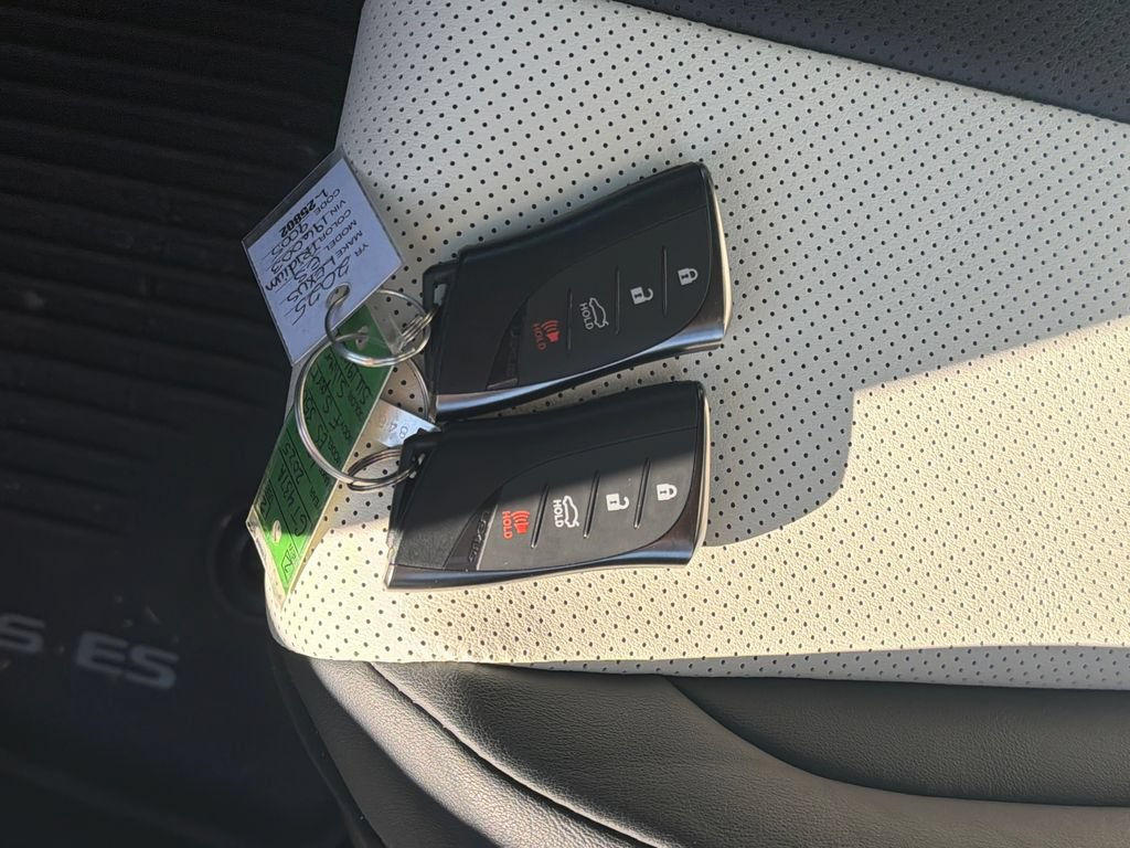 Used 2025 Lexus ES 350 F Sport FWD image 27