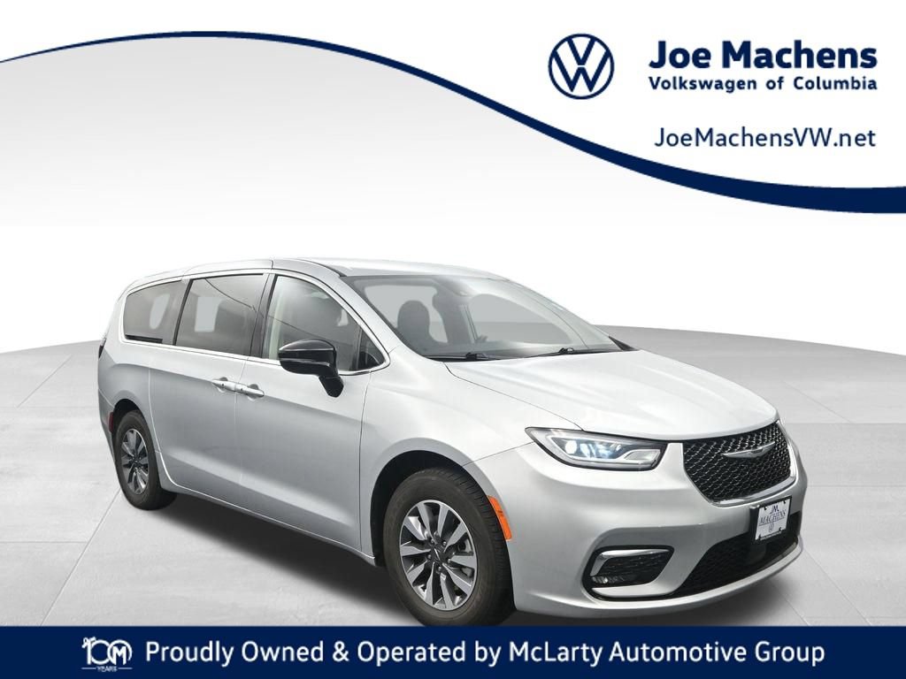 Used 2024 Chrysler Pacifica Limited FWD image 1