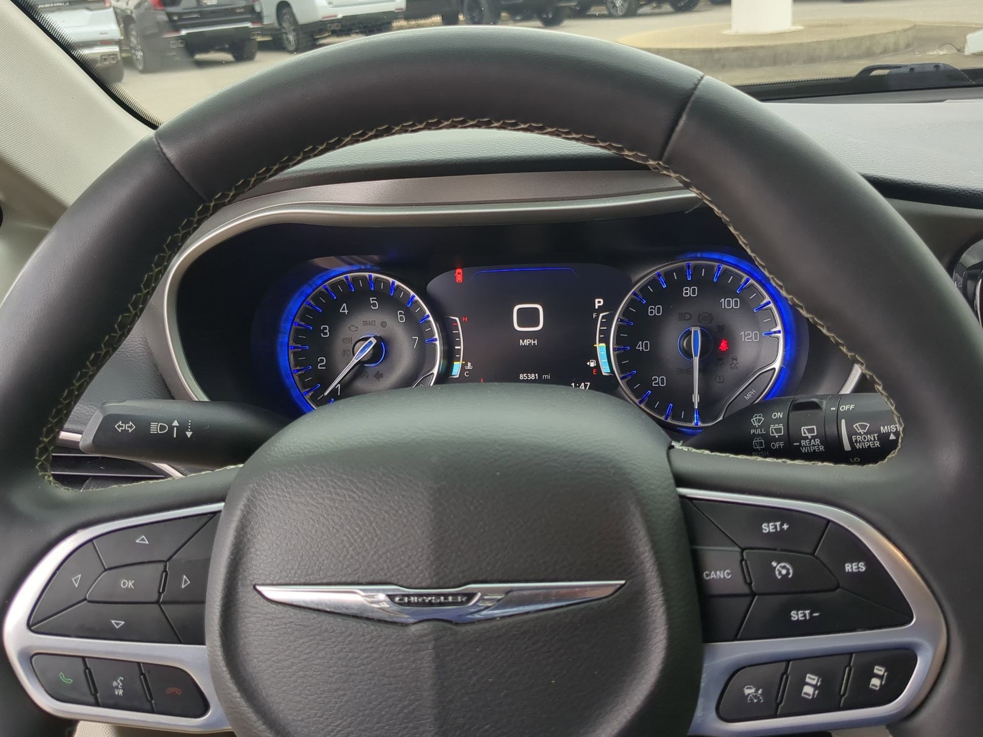 Used 2023 Chrysler Pacifica Touring-L image 14