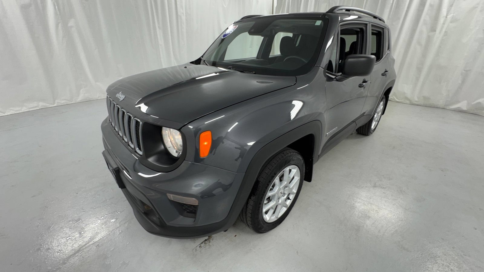 Used 2023 Jeep Renegade Latitude w/ Premium Group AWD/4WD image 7