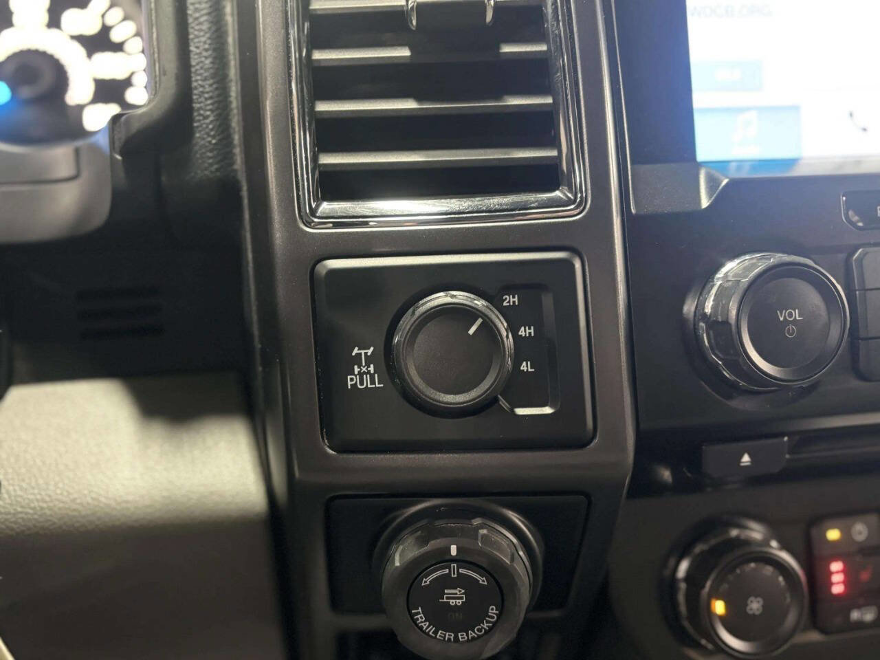 Used 2017 Ford F150 XLT w/ Equipment Group 302A Luxury image 26