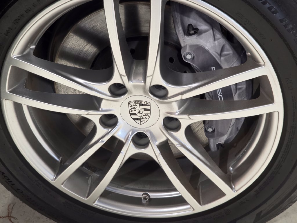 Used 2024 Porsche Cayenne w/ Premium Package AWD/4WD image 12