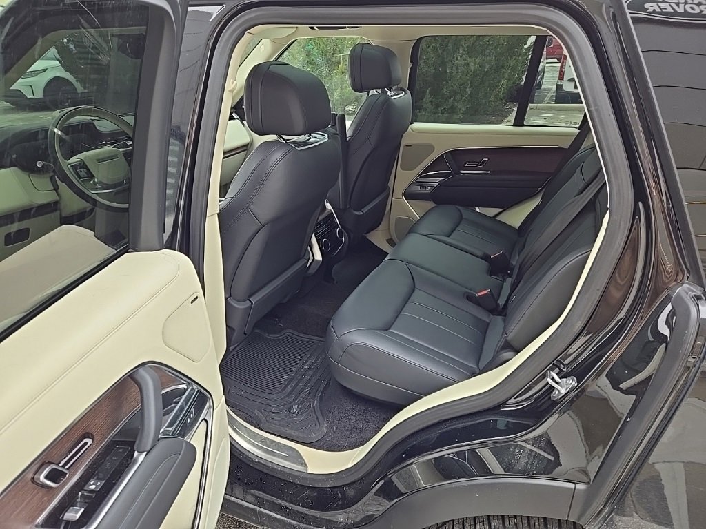 Certified 2023 Land Rover Range Rover SE image 17