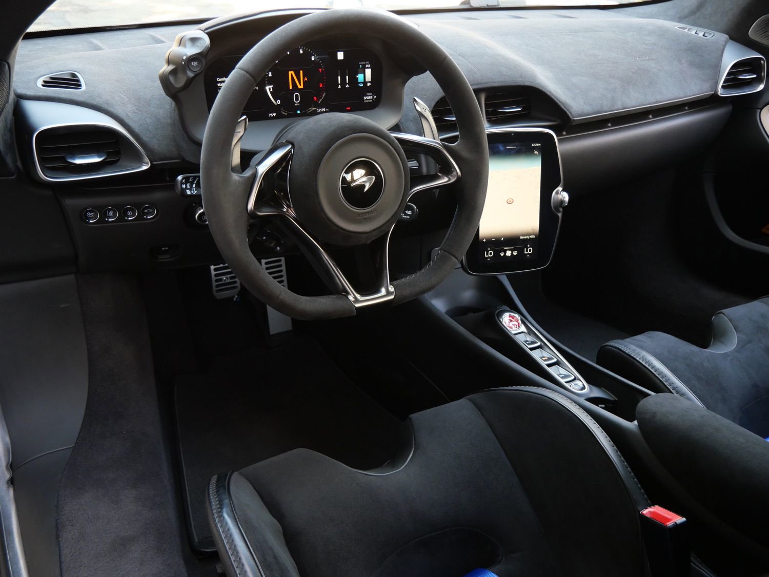 Used 2023 McLaren Artura RWD image 8