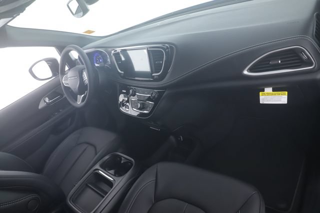 New 2027 Chrysler Pacifica Select FWD image 32