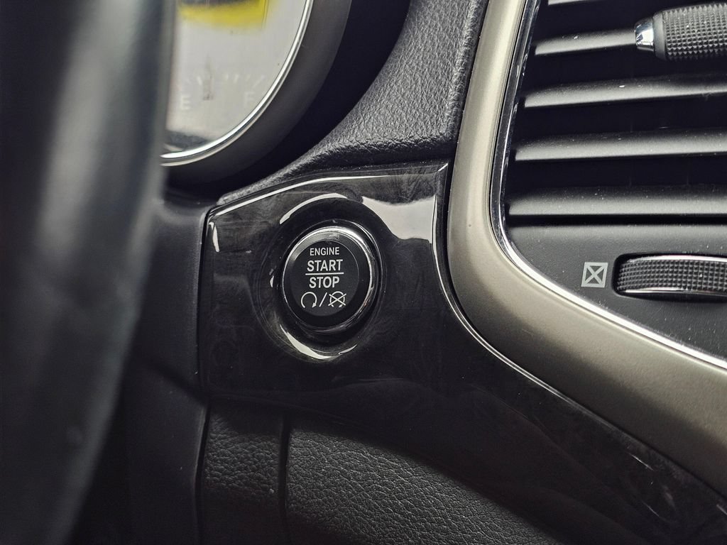 Used 2011 Jeep Grand Cherokee Laredo AWD/4WD image 28