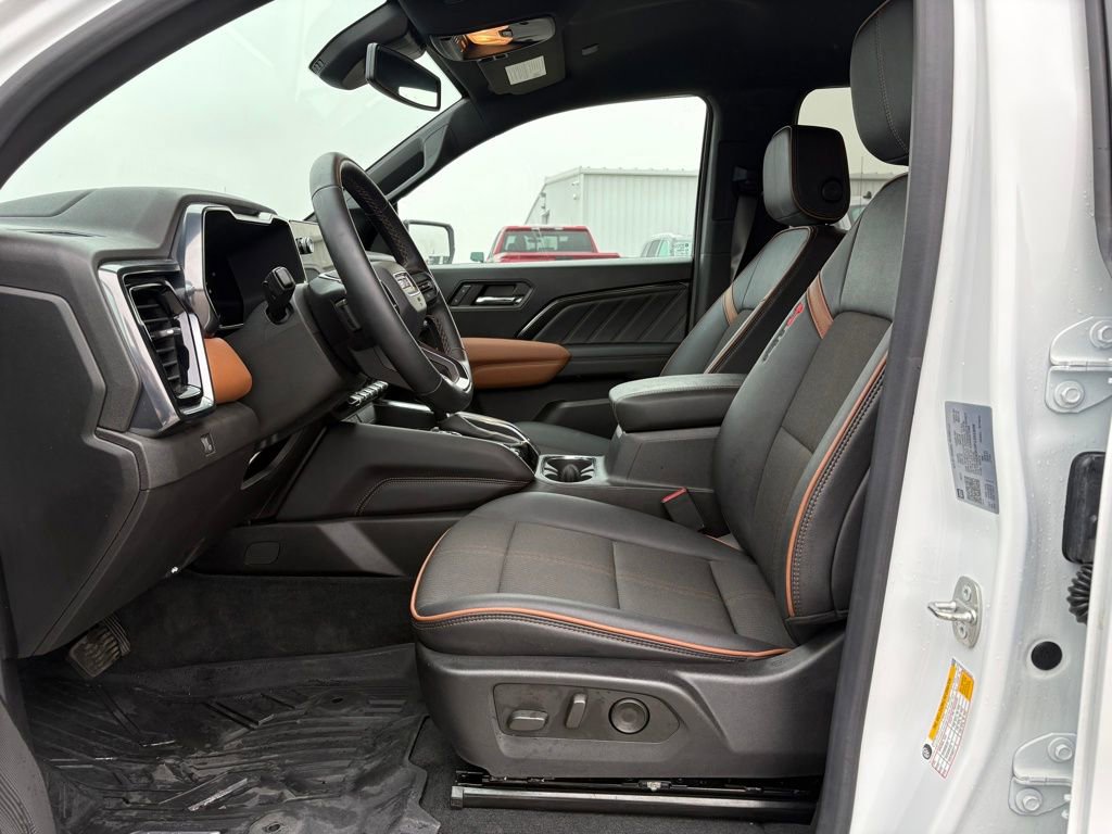 Used 2023 GMC Canyon AT4 image 12