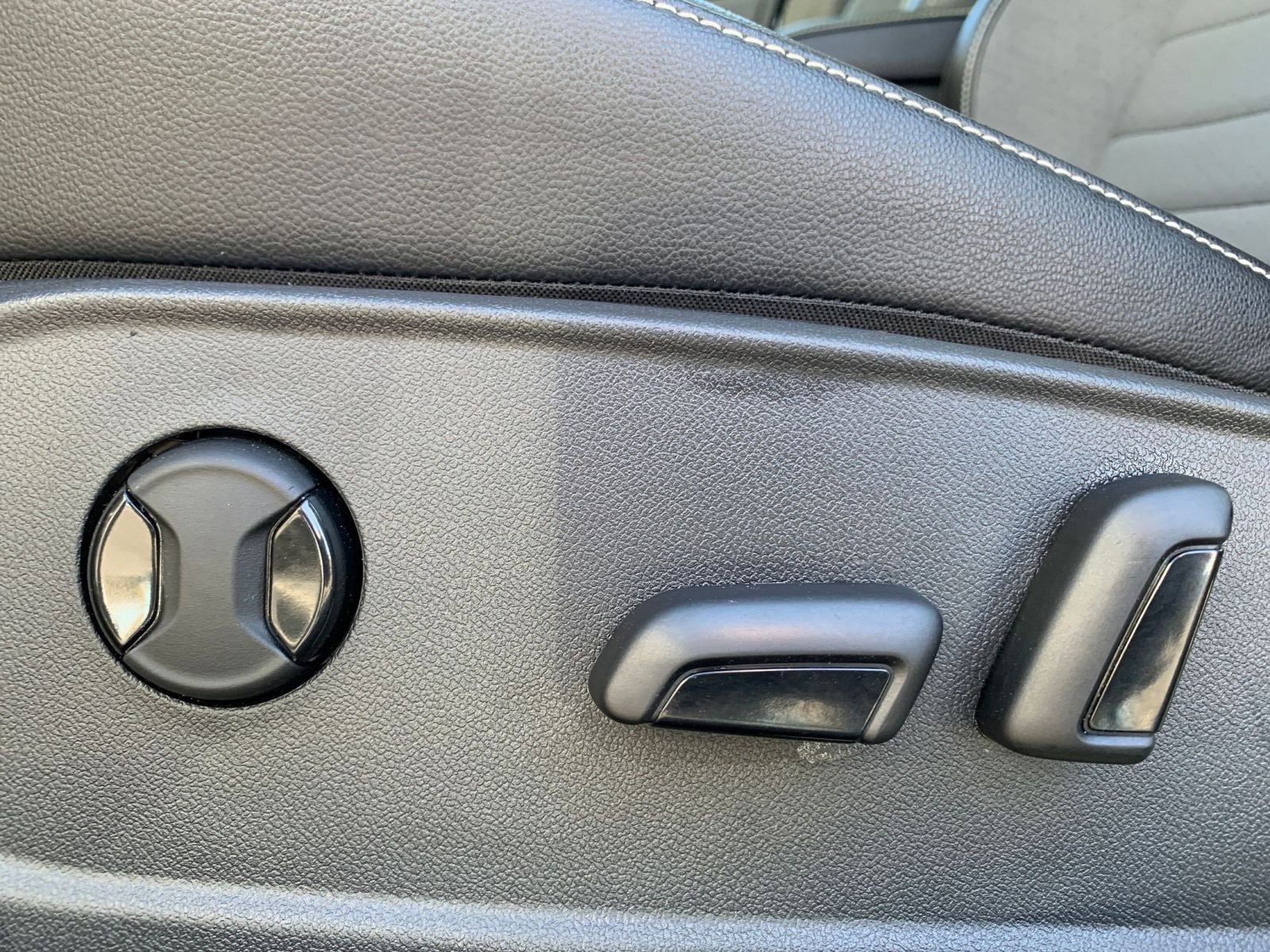 Used 2025 Volkswagen Jetta SE image 23