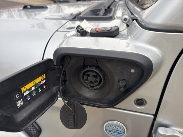 Used 2023 Jeep Wrangler Unlimited Sahara w/ Cold Weather Group image 10