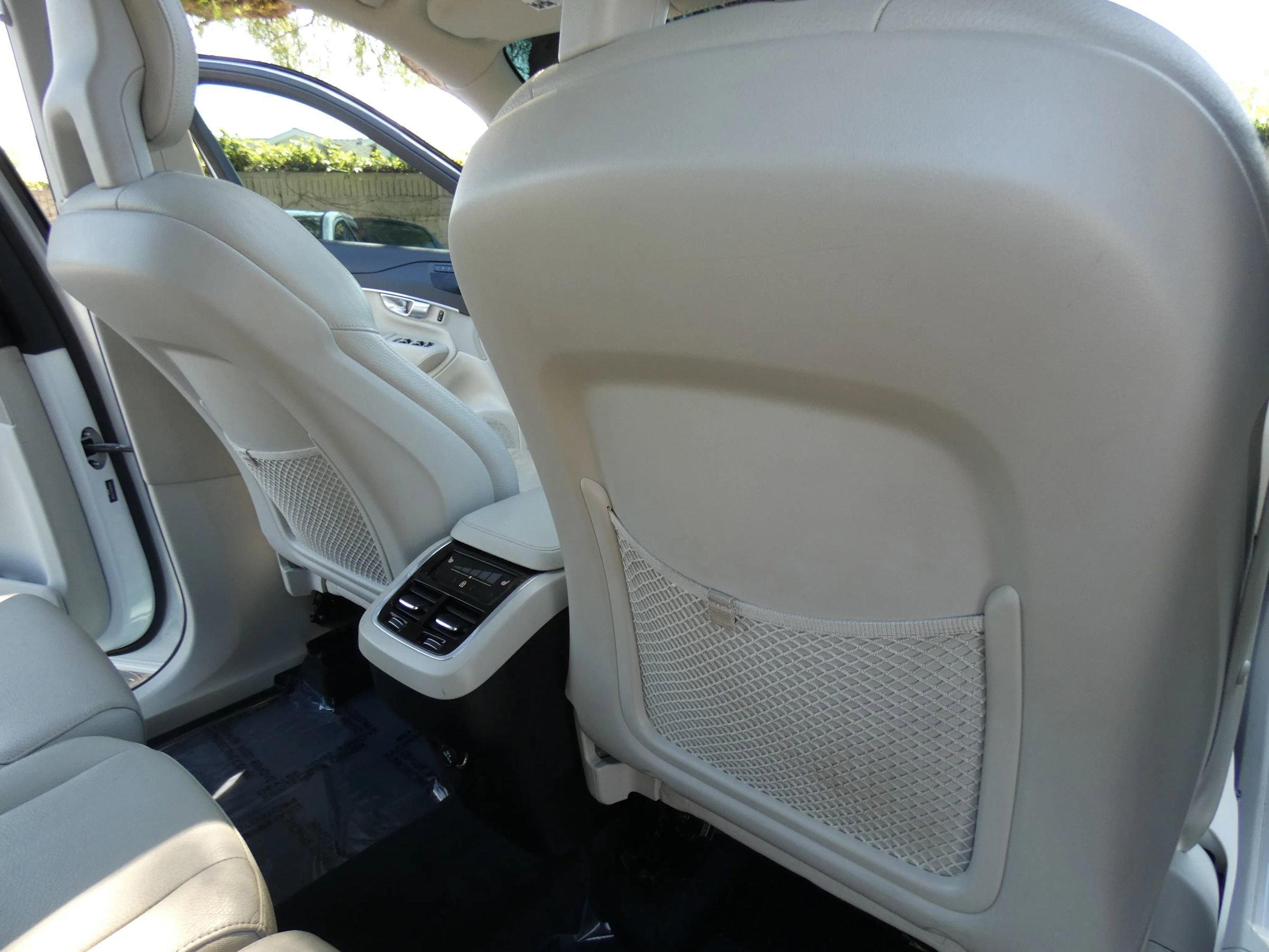 Used 2020 Volvo XC90 T6 Momentum image 42