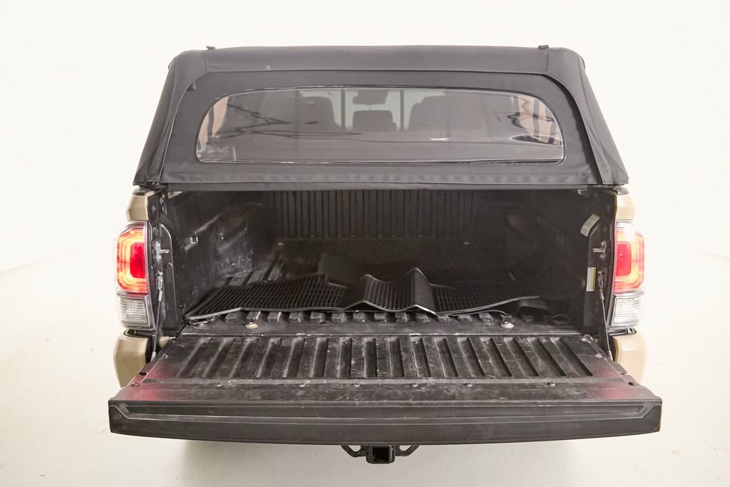 Used 2020 Toyota Tacoma TRD Sport AWD/4WD image 10