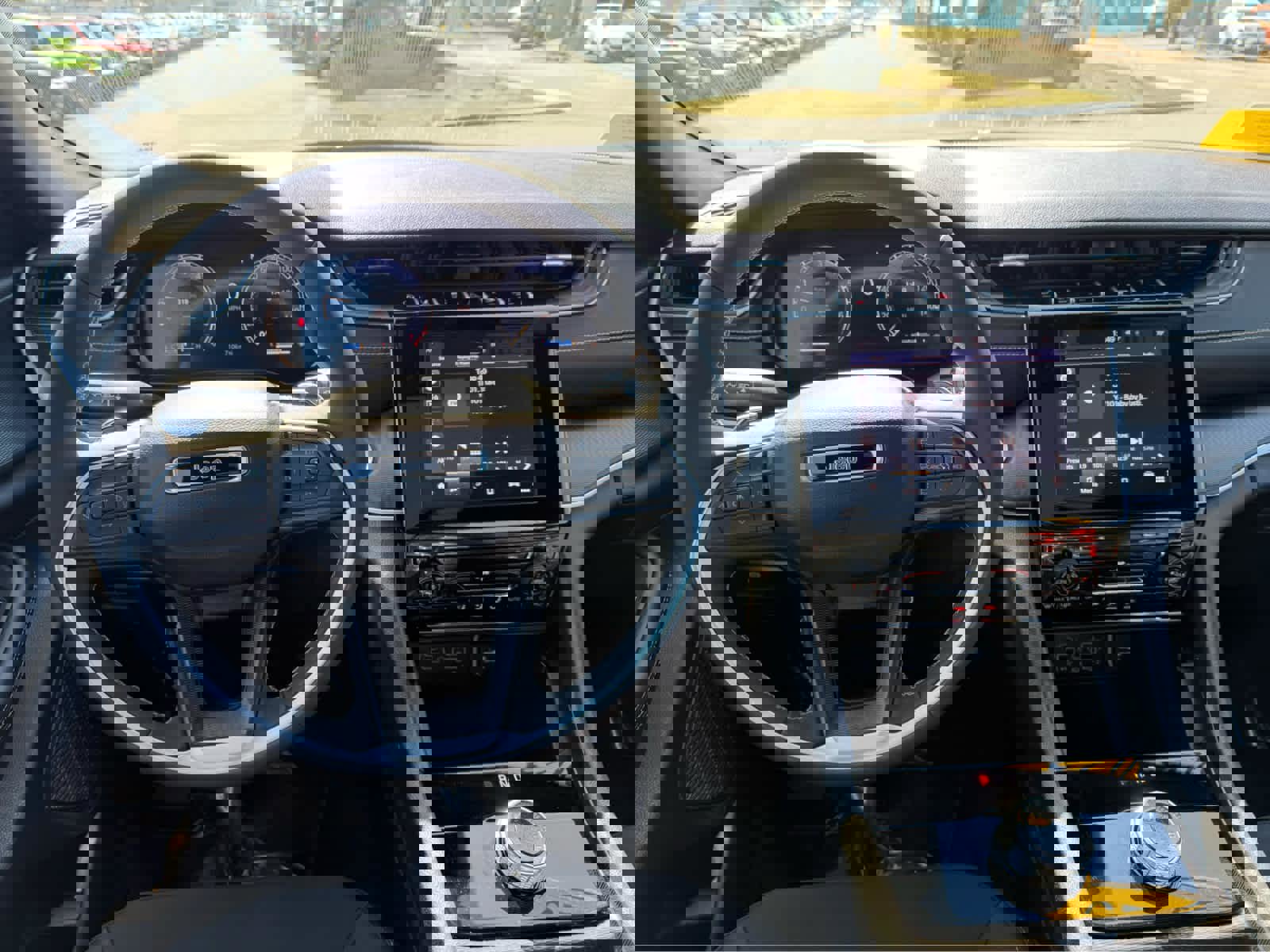 Used 2025 Jeep Grand Cherokee L Laredo image 15