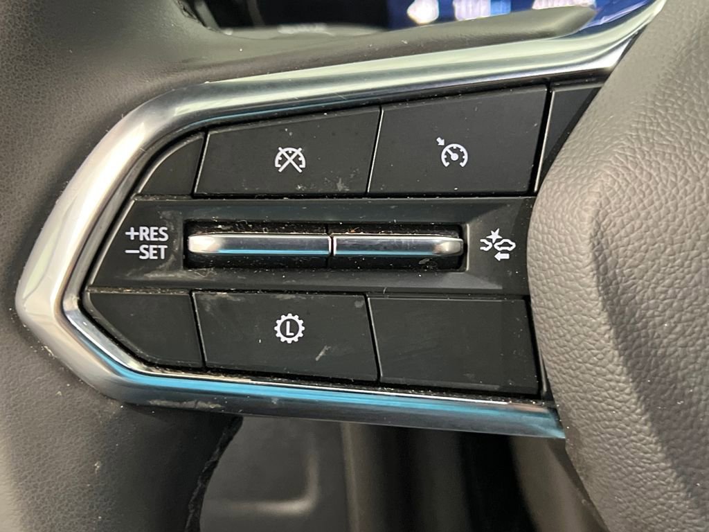 Used 2025 Chevrolet Suburban Z71 image 46