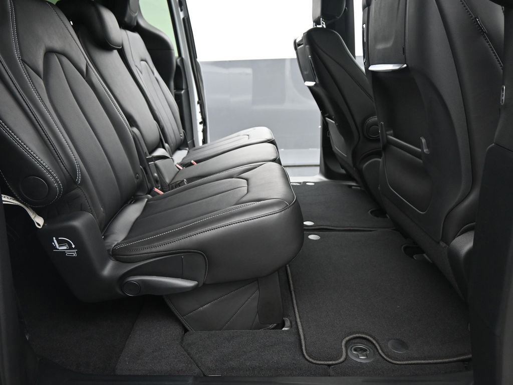 New 2026 Chrysler Pacifica Select image 15