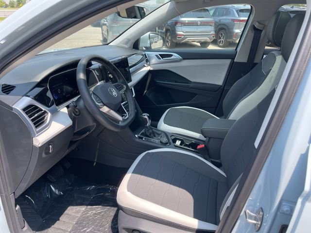 Used 2025 Volkswagen Taos SE w/ Panoramic Sunroof Package image 19