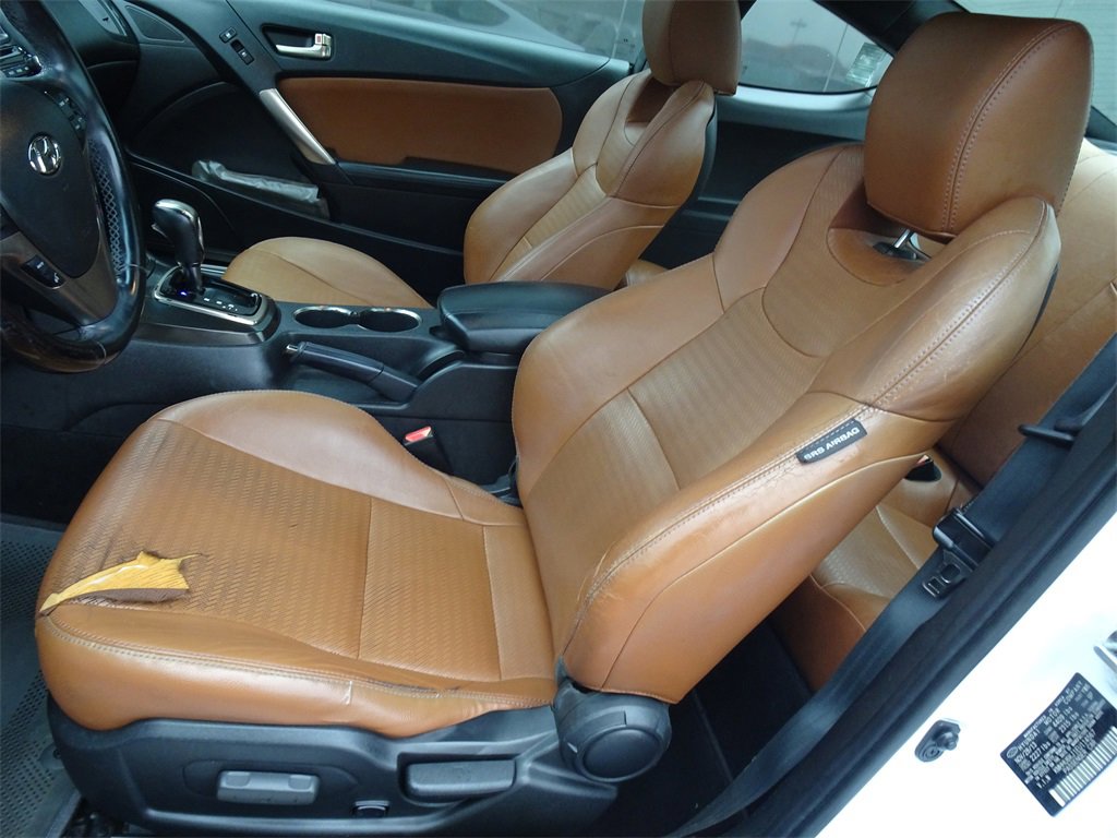 Used 2014 Hyundai Genesis 3.8 image 8