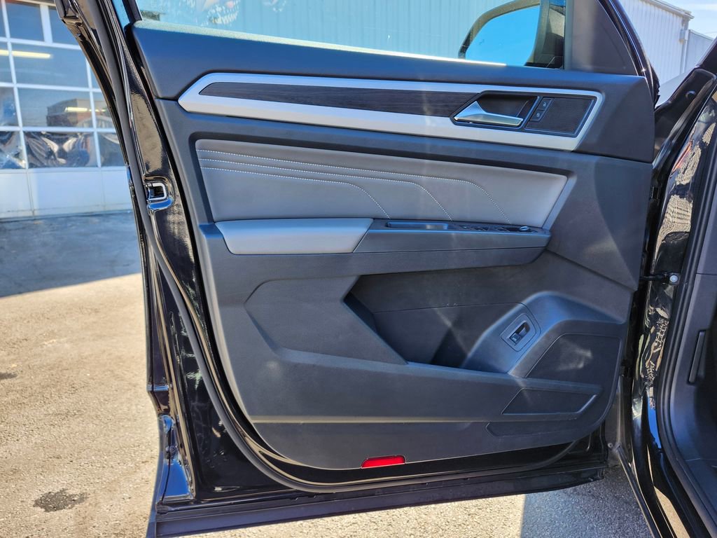 Certified 2023 Volkswagen Atlas SE w/ Panoramic Sunroof Package image 13