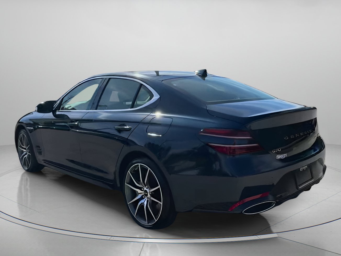 Used 2025 Genesis G70 2.5T image 21