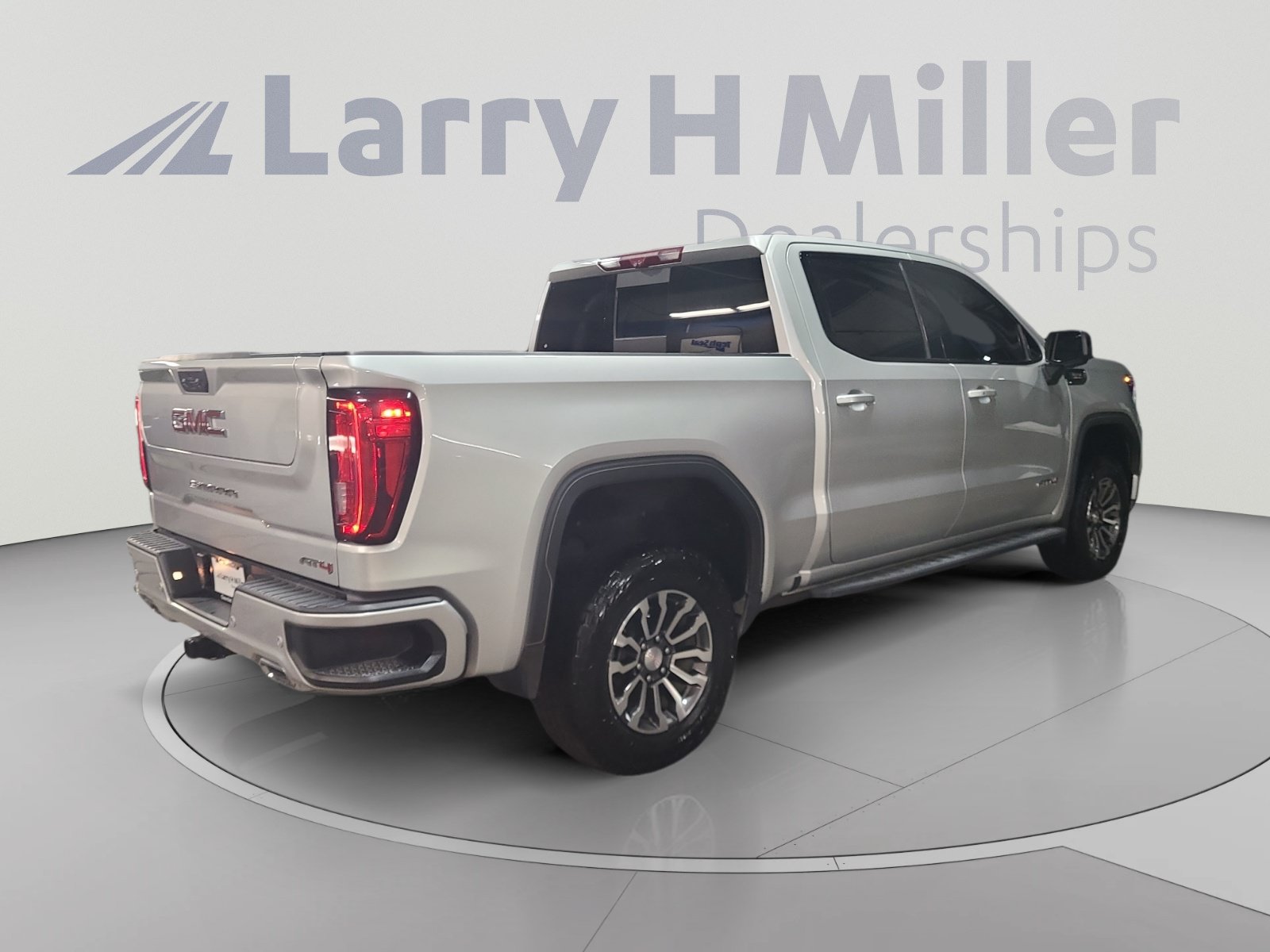Used 2022 GMC Sierra 1500 AT4 w/ AT4 Premium Package AWD/4WD image 5