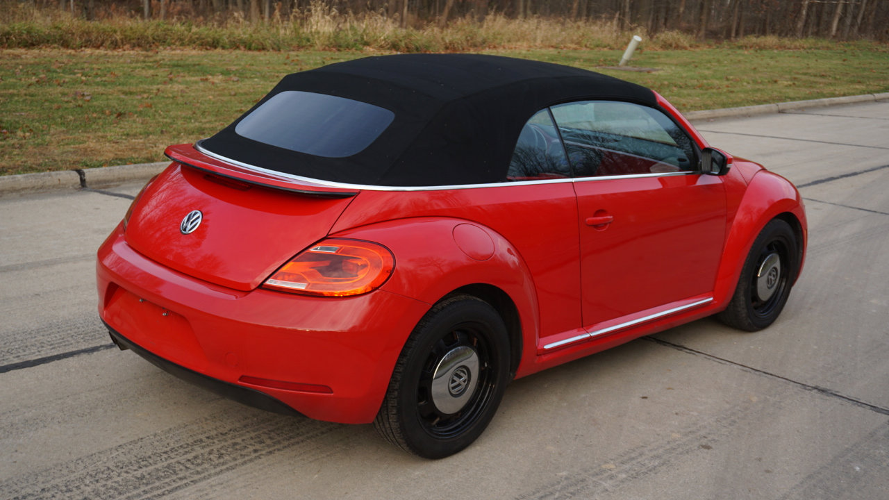 Used 2014 Volkswagen Beetle 2.5 image 32