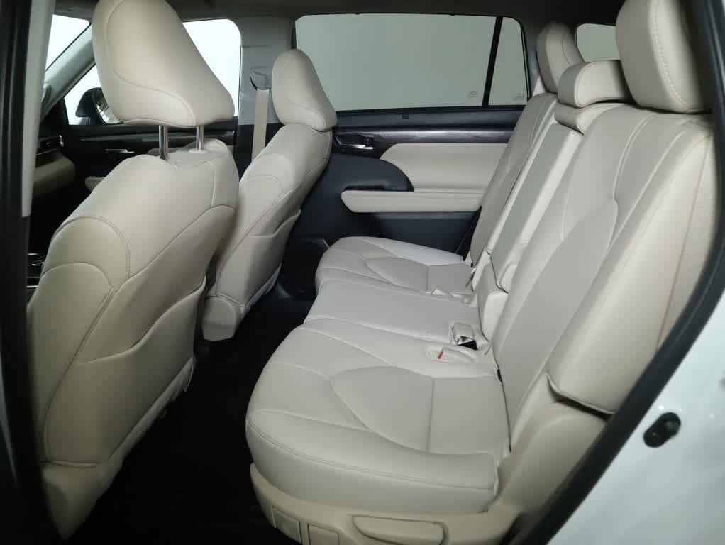 Used 2024 Toyota Highlander Limited AWD/4WD image 14